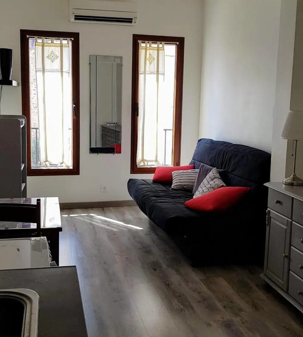 Joli Studio Climatise Proximite Ports Et Plages contacts